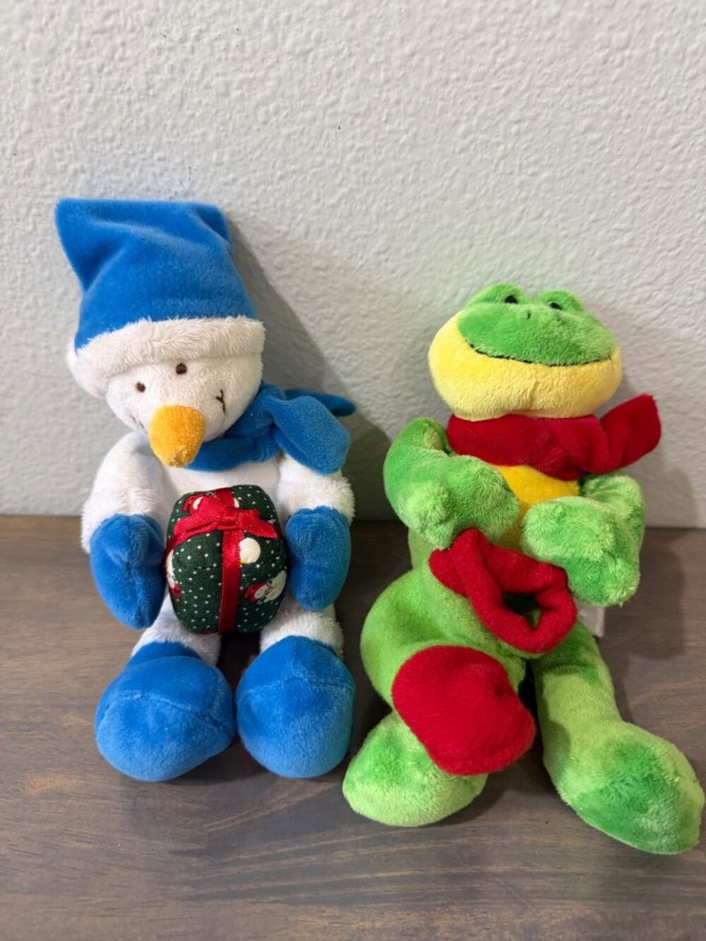 Two Gund Christmas Flapadoodles Plush Toy Stuffed Frog and Snowman 8"